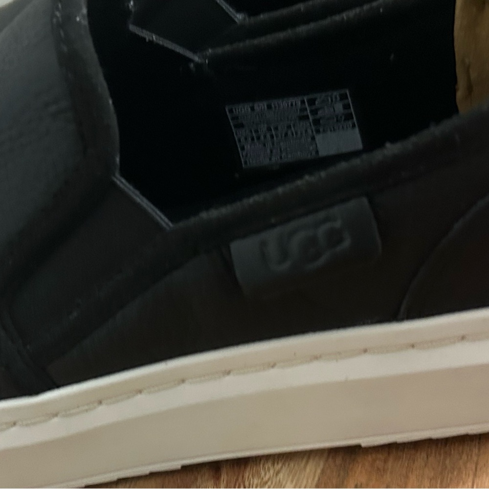 UGG New Black Leather Slip-On Shoes - Picture 4 of 7